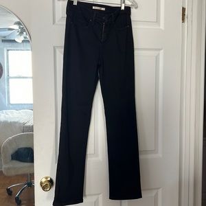 Black Levi’s 314 Shaping Straight Jeans size 25